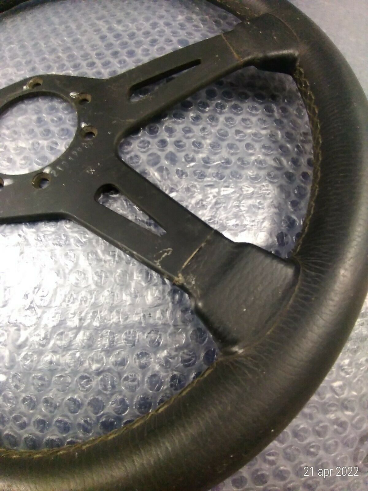 Volante Sportivo Mountney M30 M311B, 3 Razze In Pelle Nera Con Centro Anodizzato Nero, Diametro 30 Cm
